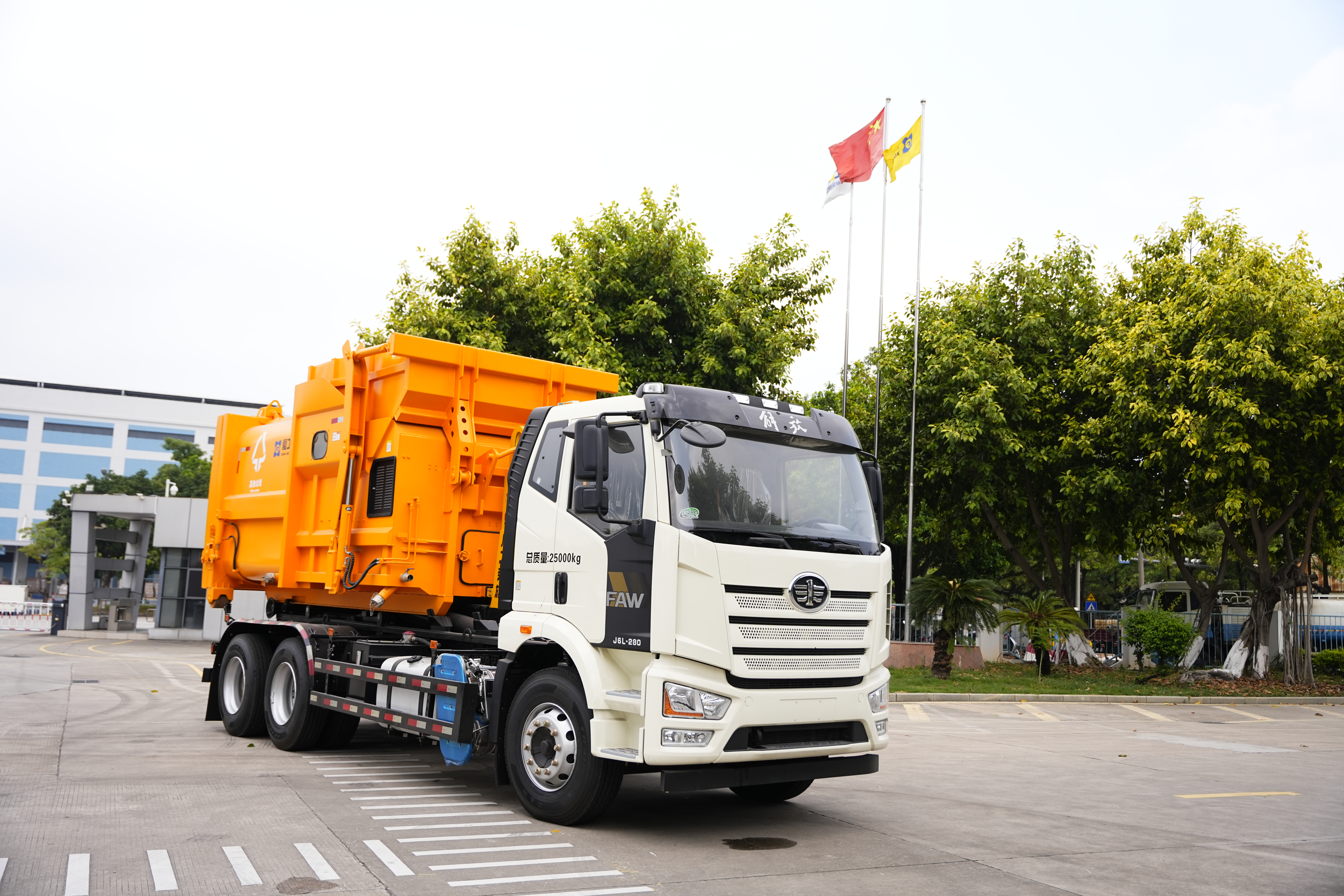 3车型可卸式垃圾车.JPG