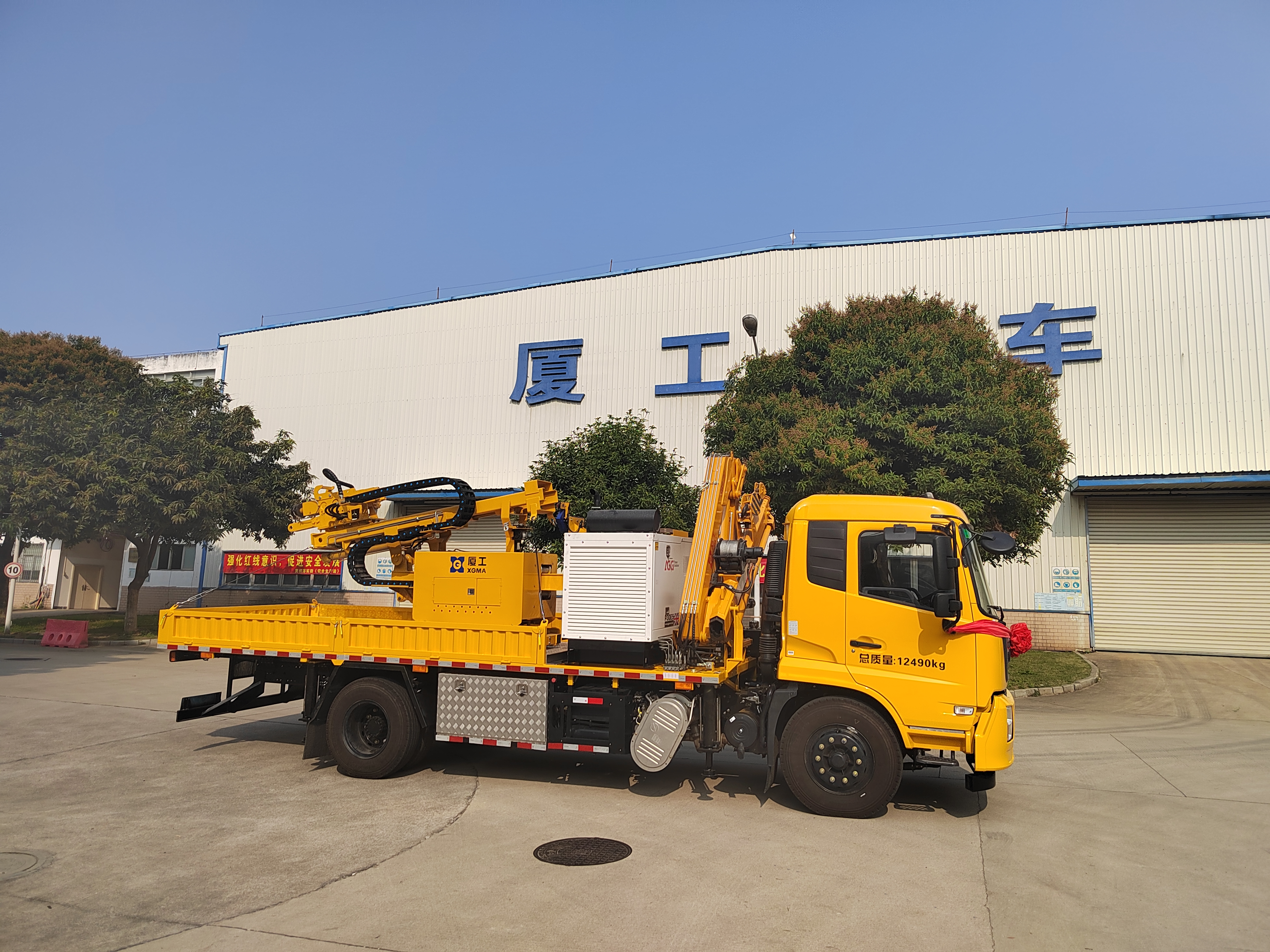 护栏抢修车.jpg